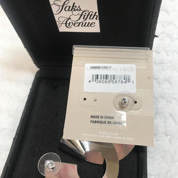 14th & Union Silver Hoop Earinigs 1,3/4" - Picture 5 of 5